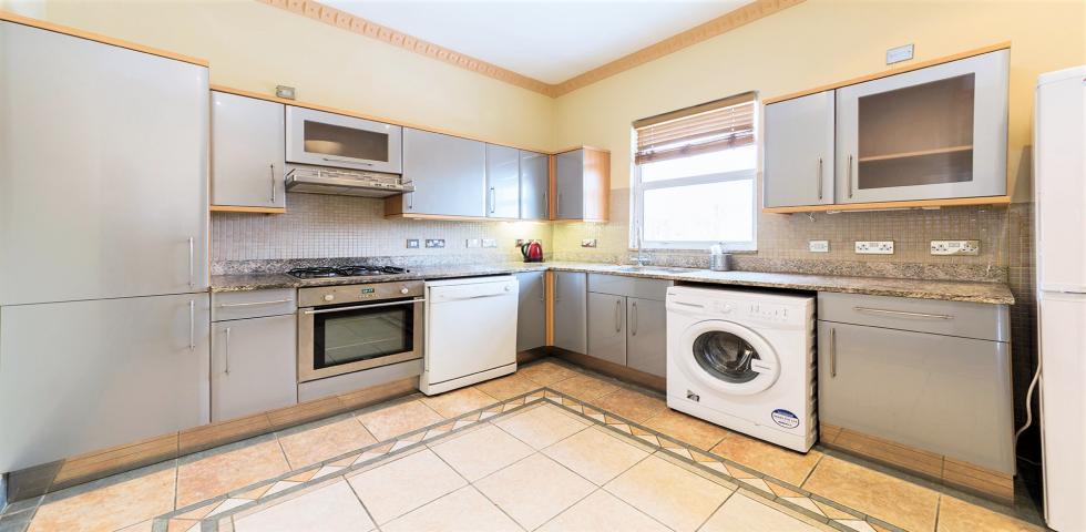 			3 Bedroom, 2 bath, 1 reception Flat			 Richborough Road, Kilburn